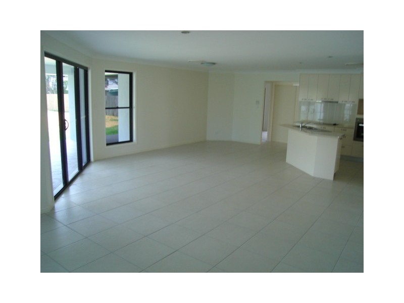60 Shelley Street, Burnett Heads QLD 4670