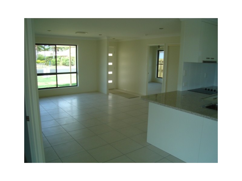 62 Shelley Street, Burnett Heads QLD 4670