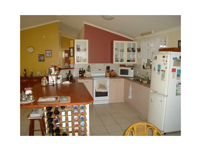 33 Shell Street, Burnett Heads QLD 4670