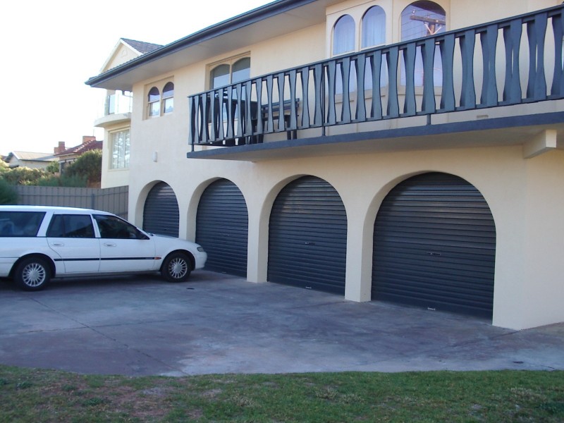 2/122 Seaview Road, Henley Beach South SA 5022