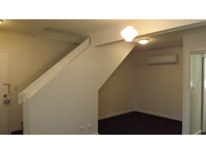 2/1 South Street, Munno Para West SA 5115