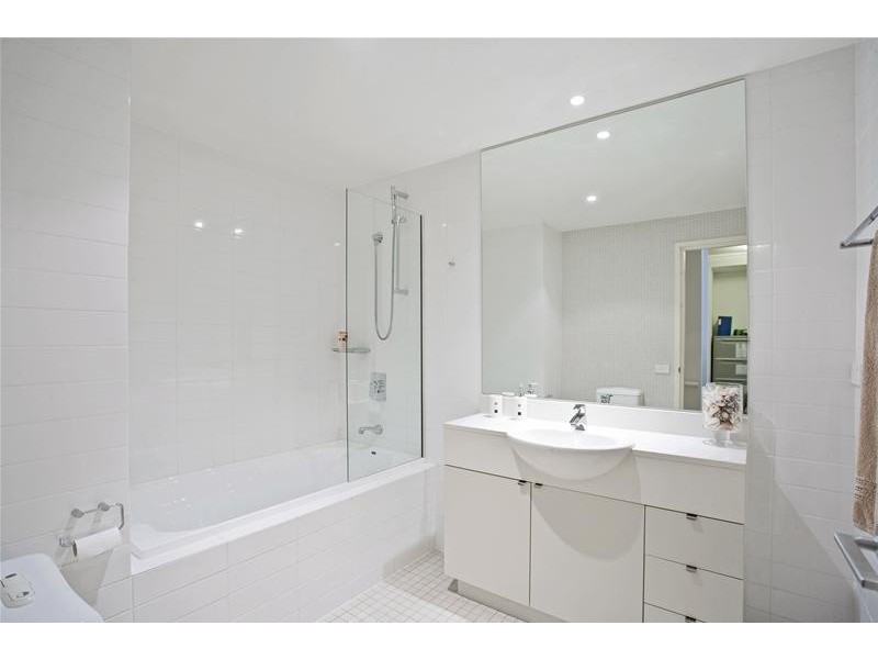 25 Bennelong Parkway, Wentworth Point NSW 2127