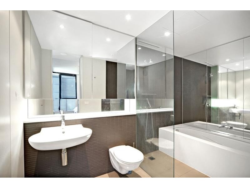 201/3 Sterling Circuit, Camperdown NSW 2050