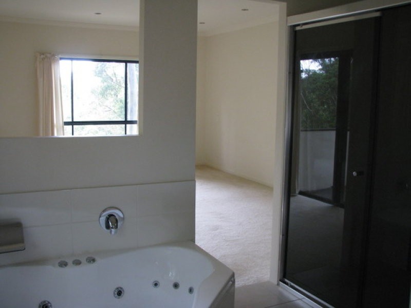 25 Akoonah Dr, Beechmont QLD 4211