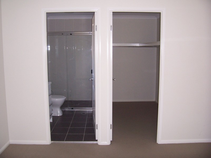 3a MCKILLOP, Rothwell QLD 4022