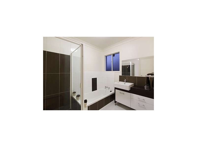 17 Ensenada Court, Broadbeach Waters QLD 4218