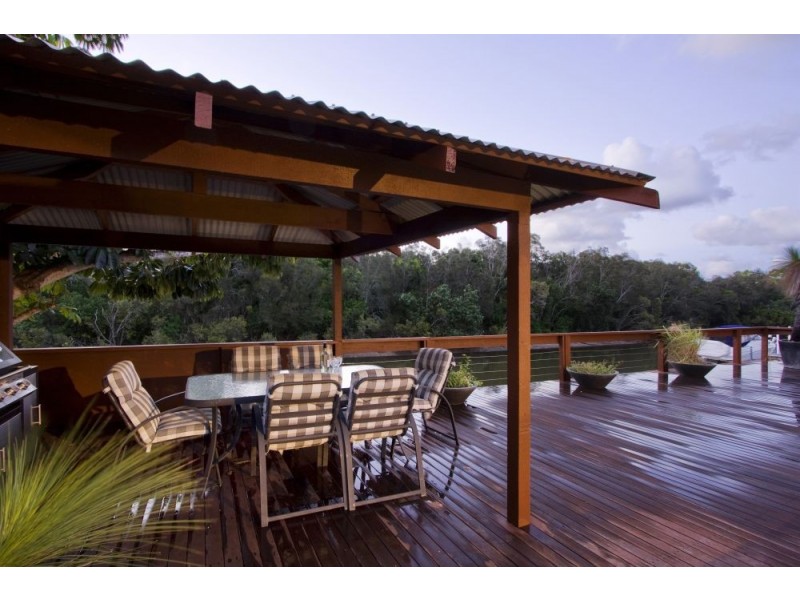17 Ensenada Court, Broadbeach Waters QLD 4218