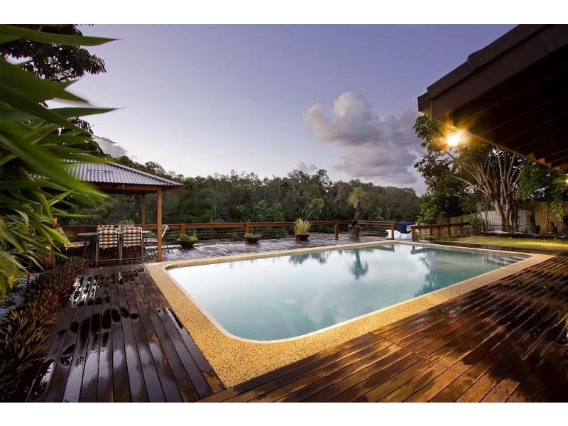 17 Ensenada Court, Broadbeach Waters QLD 4218