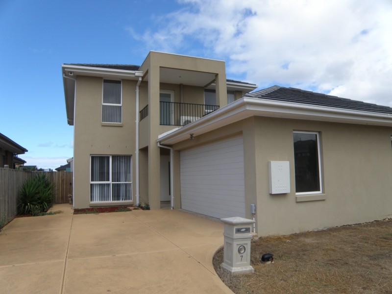 7 Staten Way, Sanctuary Lakes VIC 3030
