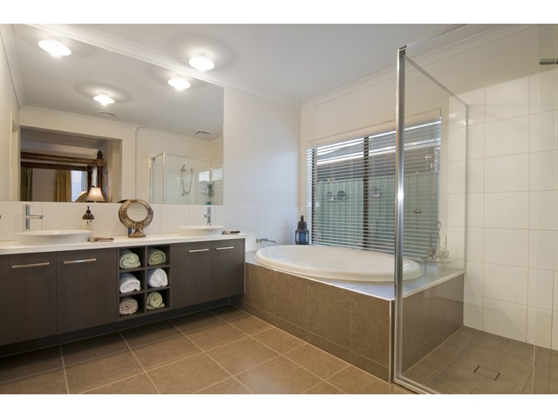 13 Gosford Road, Wyndham Vale VIC 3024