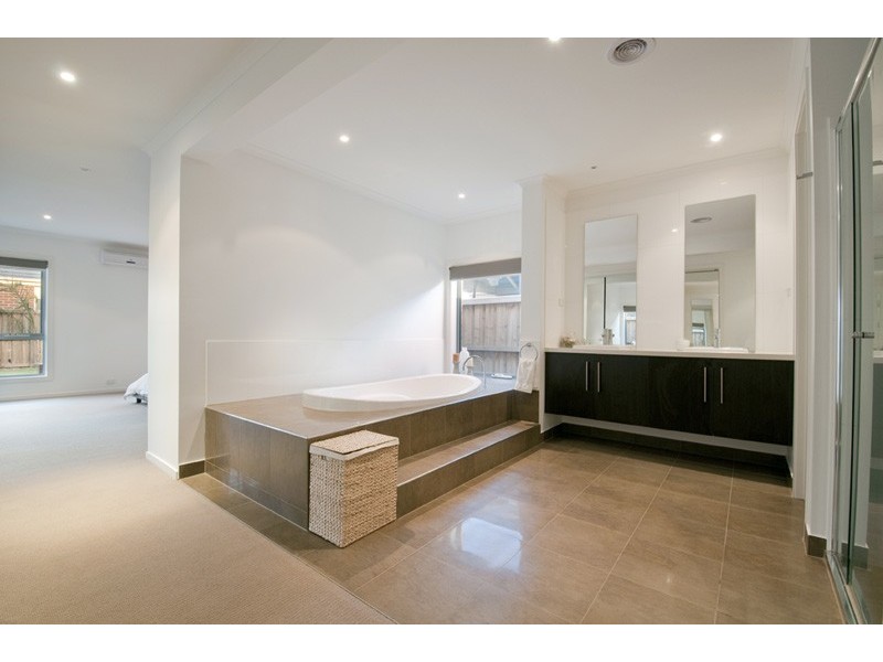42 Ladybird Crescent, Point Cook VIC 3030