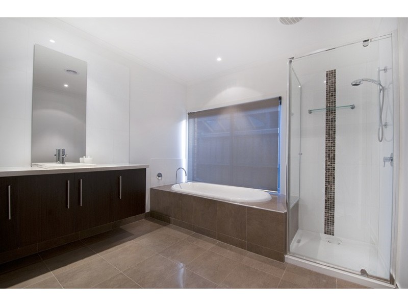 42 Ladybird Crescent, Point Cook VIC 3030