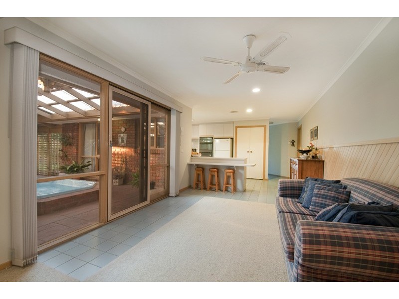 27 Wynarka Drive, Hoppers Crossing VIC 3029
