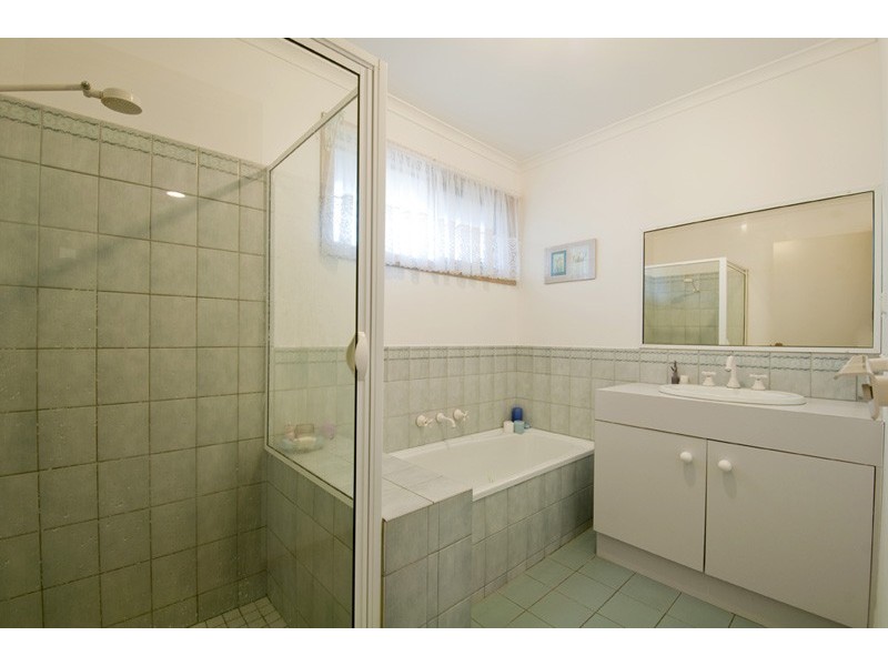 27 Wynarka Drive, Hoppers Crossing VIC 3029