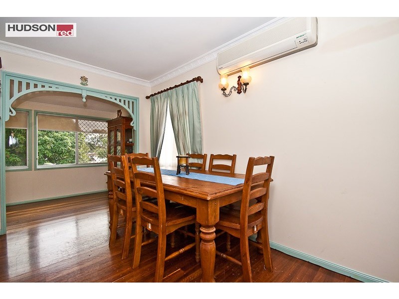 31 Seaville Ave, Scarborough QLD 4020