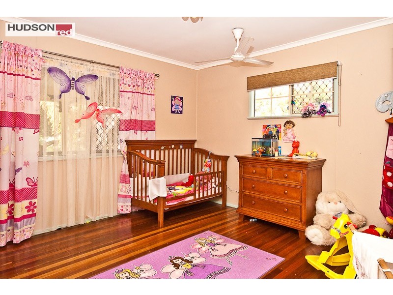 31 Seaville Ave, Scarborough QLD 4020