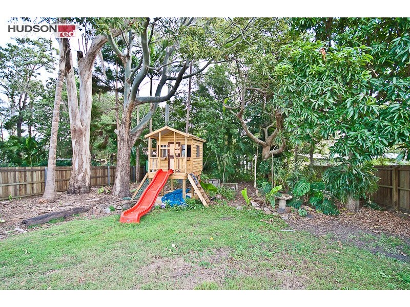 31 Seaville Ave, Scarborough QLD 4020