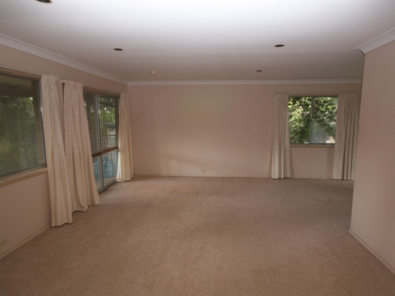 156 Burbong St, Chapel Hill QLD 4069