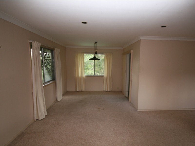 156 Burbong St, Chapel Hill QLD 4069