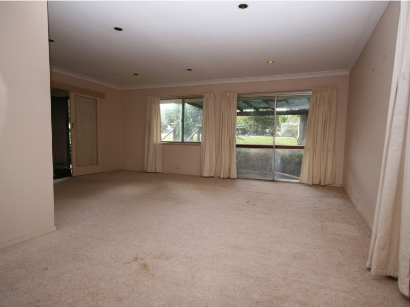 156 Burbong St, Chapel Hill QLD 4069