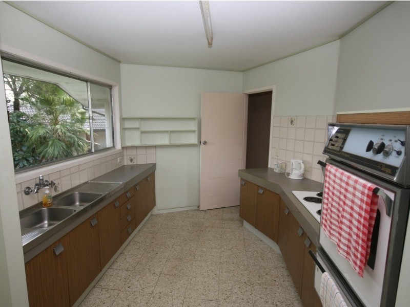 156 Burbong St, Chapel Hill QLD 4069