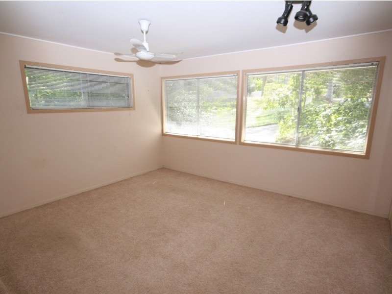 156 Burbong St, Chapel Hill QLD 4069