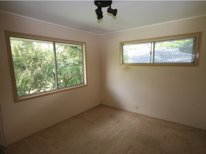 156 Burbong St, Chapel Hill QLD 4069