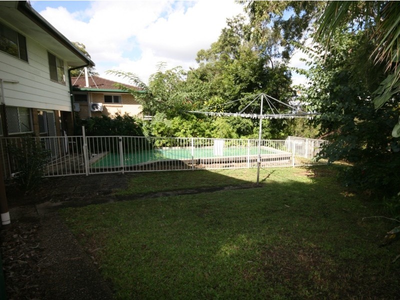 156 Burbong St, Chapel Hill QLD 4069