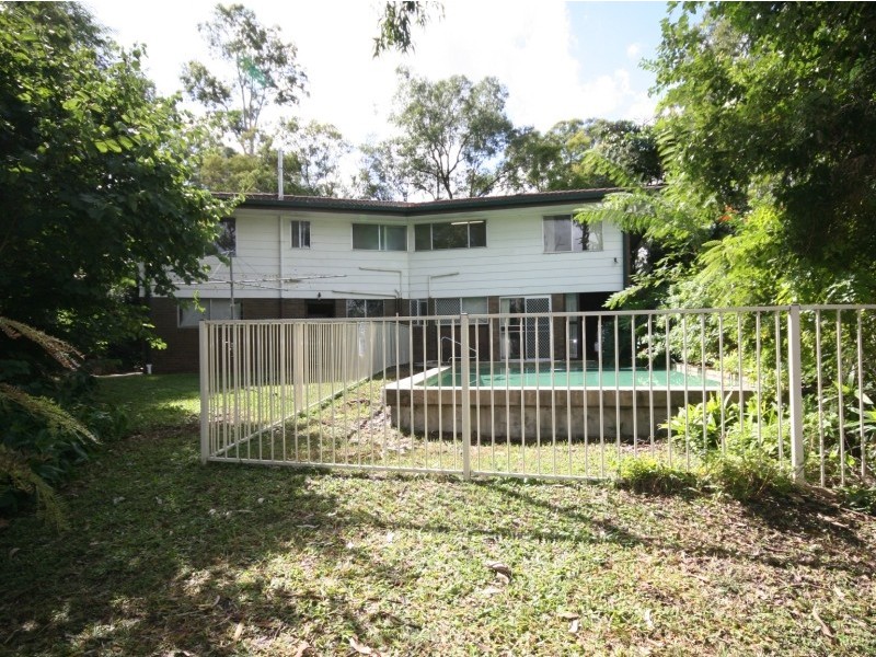 156 Burbong St, Chapel Hill QLD 4069