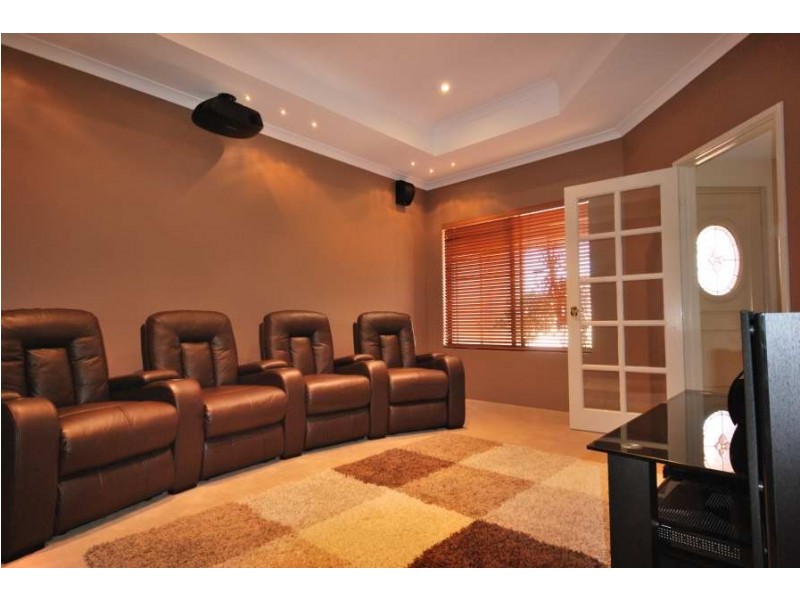 4 Treen Close, High Wycombe WA 6057