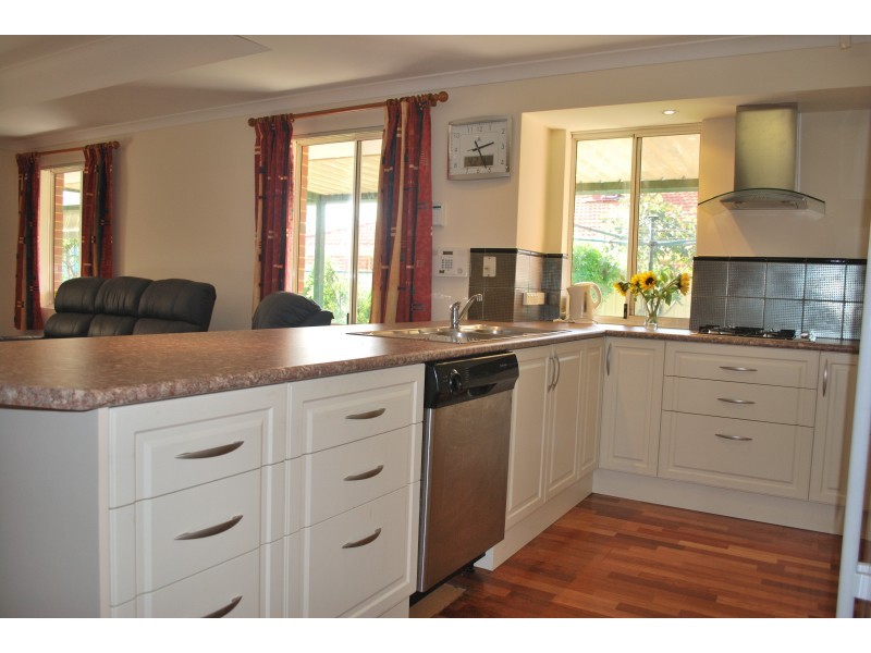 4 Ursinia Place, High Wycombe WA 6057