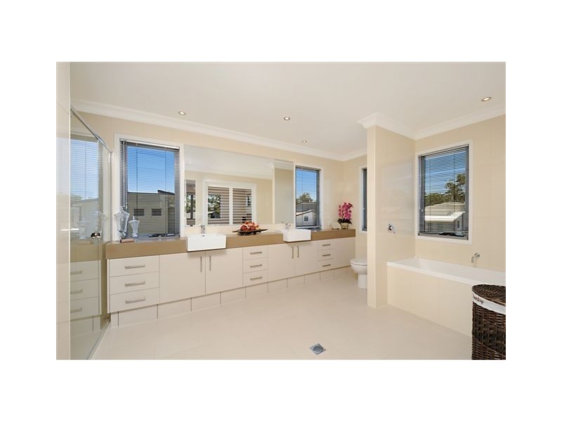 17 Great Southern Drive, Robina QLD 4226