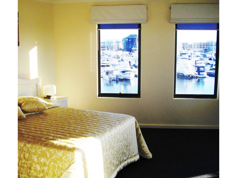 2/42 Spinnaker Quays, Mandurah WA 6210