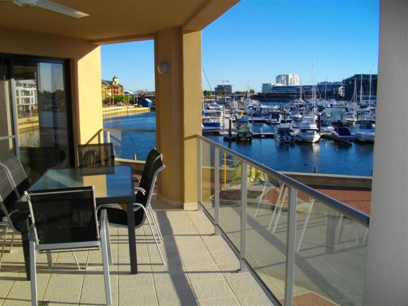 2/42 Spinnaker Quays, Mandurah WA 6210