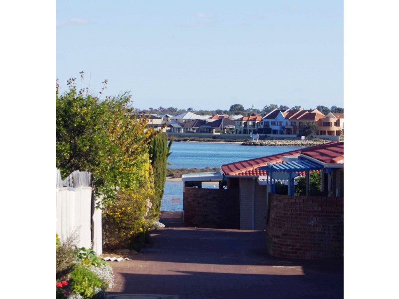 10/11 Leslie Street, Dudley Park WA 6210