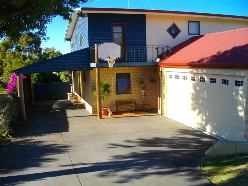 29 Muir Place, Halls Head WA 6210