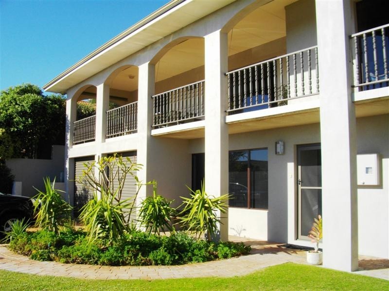 11 Driftwood Road, Silver Sands WA 6210