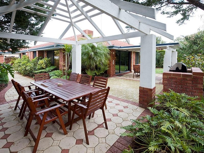 14 Suncrest Meander, Meadow Springs WA 6210