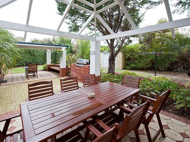 14 Suncrest Meander, Meadow Springs WA 6210