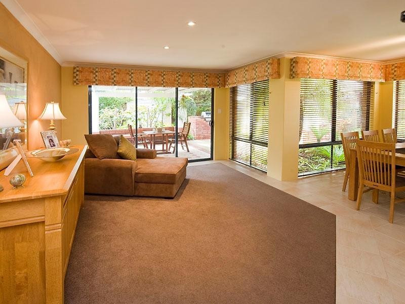 14 Suncrest Meander, Meadow Springs WA 6210