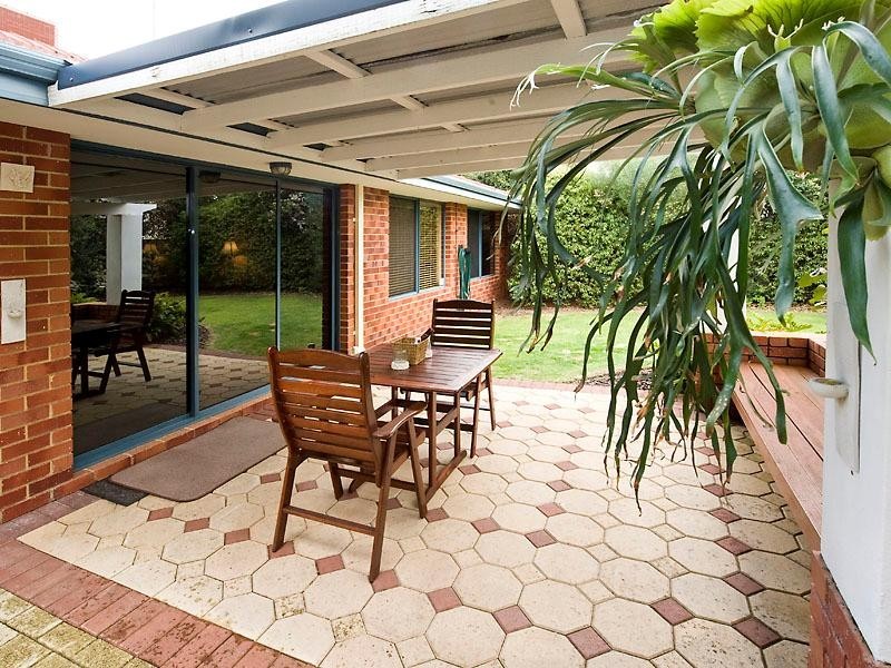 14 Suncrest Meander, Meadow Springs WA 6210