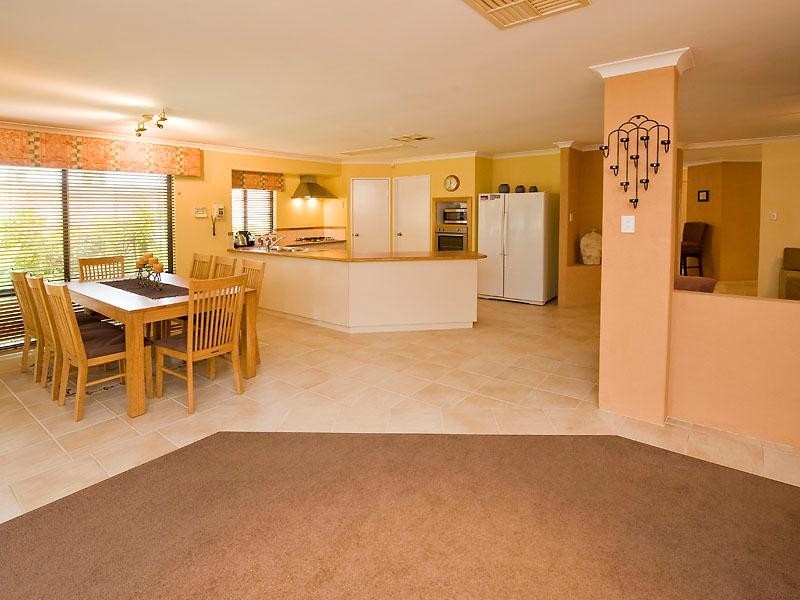 14 Suncrest Meander, Meadow Springs WA 6210