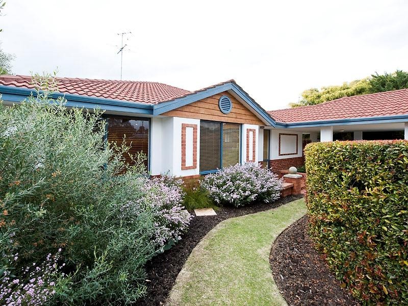 14 Suncrest Meander, Meadow Springs WA 6210