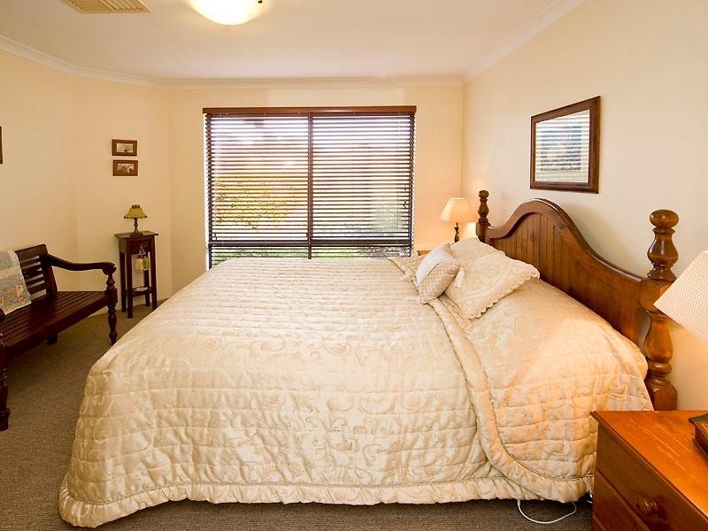 14 Suncrest Meander, Meadow Springs WA 6210