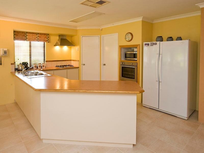 14 Suncrest Meander, Meadow Springs WA 6210