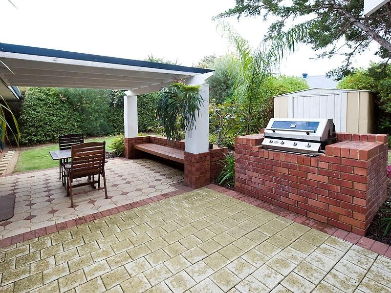 14 Suncrest Meander, Meadow Springs WA 6210