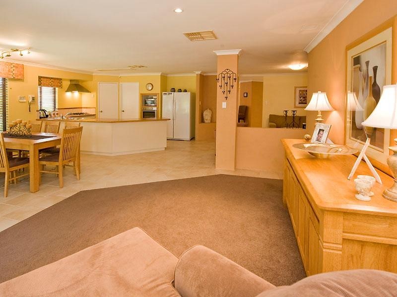 14 Suncrest Meander, Meadow Springs WA 6210