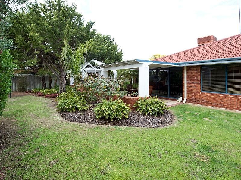 14 Suncrest Meander, Meadow Springs WA 6210