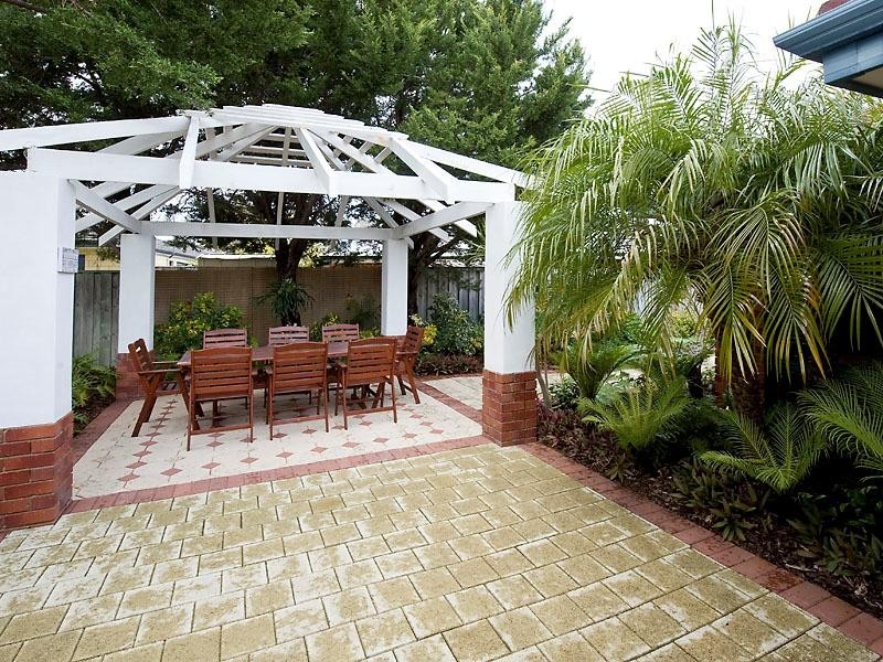 14 Suncrest Meander, Meadow Springs WA 6210