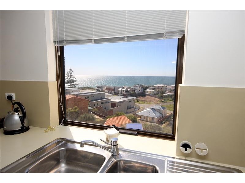 20/6A Valley Road, Halls Head WA 6210